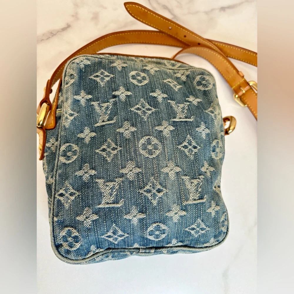 Louis Vuitton Monogram Denim Camera Bag - Picture 3 of 15